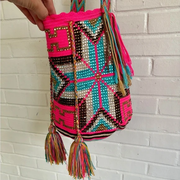 Handmade Pink Patterned Columbian Wayuu Bag with Gems - Picture 7 of 10